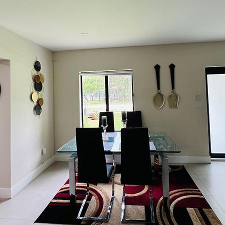 Charming 3-Bedroom House With Wifi, Ac In Pleasant North Miami Dış mekan fotoğraf